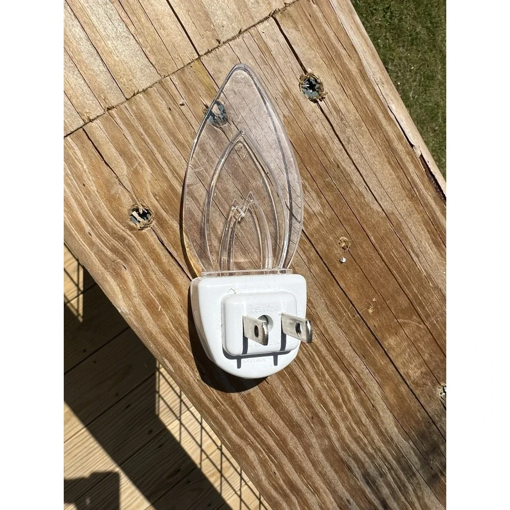 Leviton Vintage Flame Like Night Light
